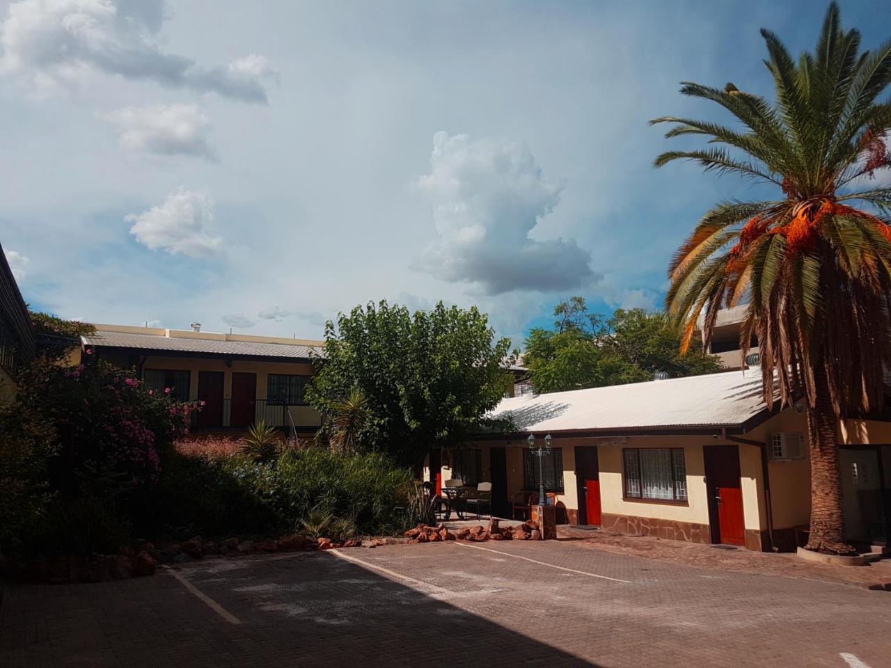 Hotel Pension Steiner Windhoek Luaran gambar